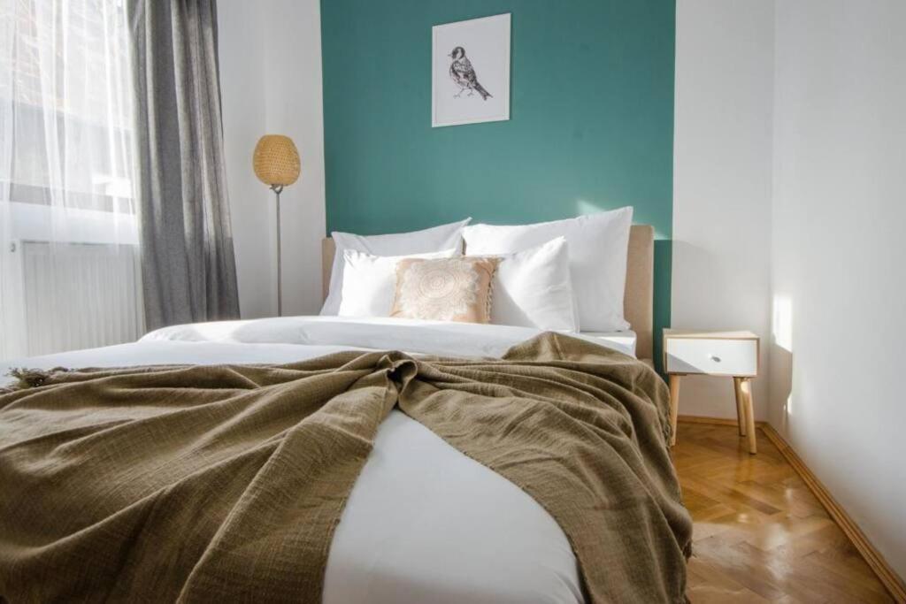 Stylized And Modern Apartment In Bukarest Eksteriør billede
